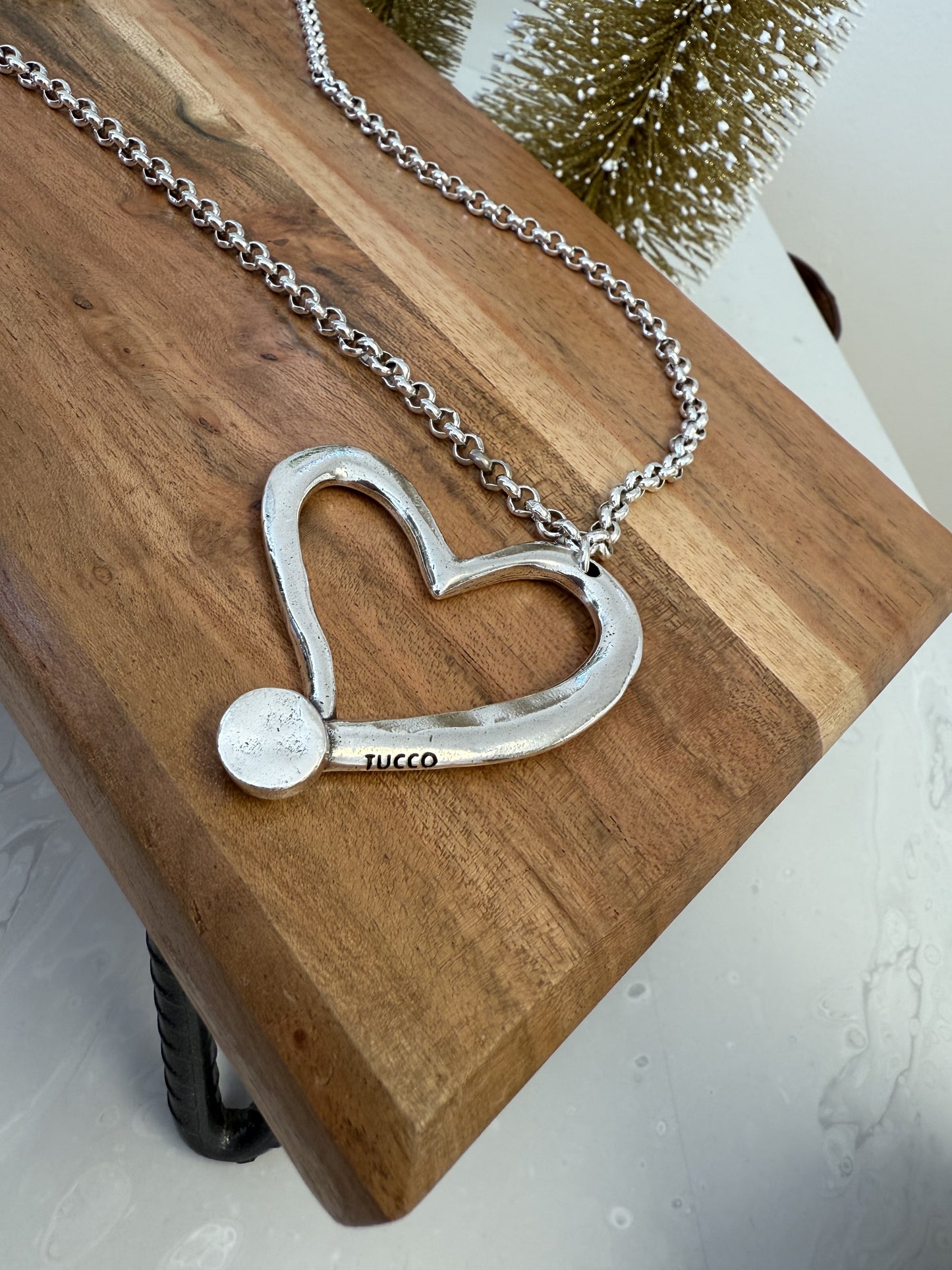 Spanish jewelry by TUCCO, designed with elegance and attention to detail. T